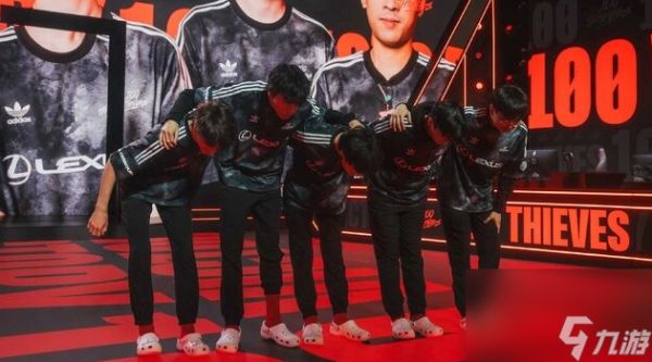 北美LOL职业队员因穿违规洞洞鞋被罚5000刀 鞋厂火速签约