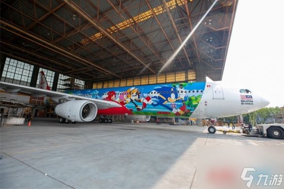 AirAsia推出《音速小子》和《女神异闻录5》主题彩绘机