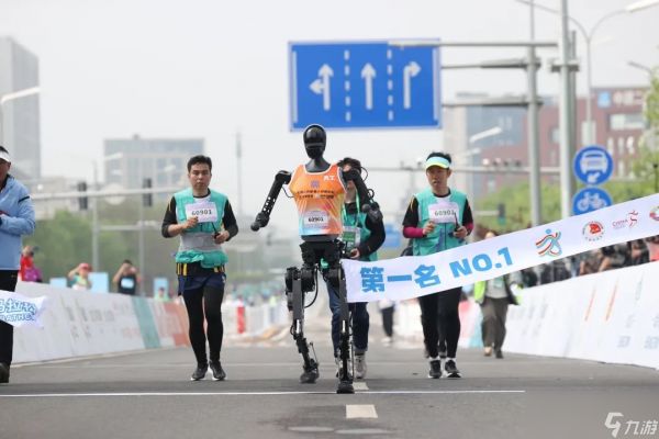 人形机器人半马前三:天工Ultra、松延动力N2、行者二号