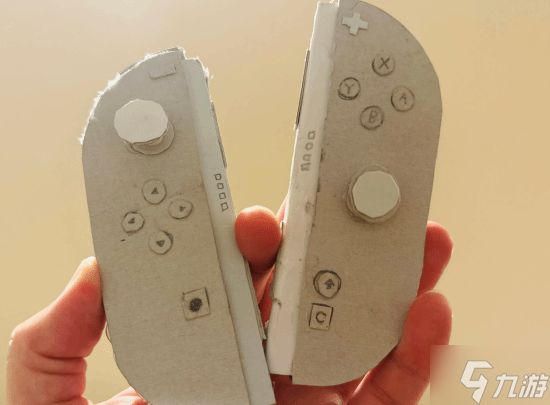 日本小孩没抢到NS2预购 用纸自制“主机”感动全网