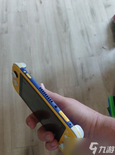 这个厉害了！7岁男孩意外做出了黄蓝撞色Switch Lite