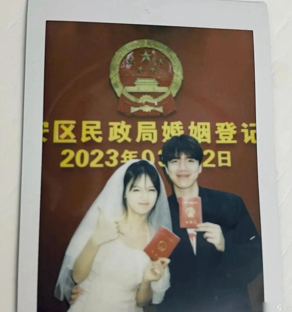 “LPL前冠军选手被曝离婚”火了,老婆发文施压,已无法正常沟通