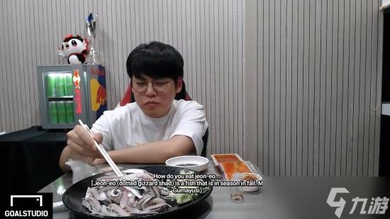 T1夺冠后Gumayusi兑现斑鰶鱼吃播承诺并晒FMVP奖杯