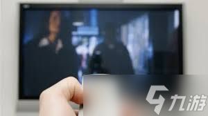 哪种电视遥控器使用时需要对准电视