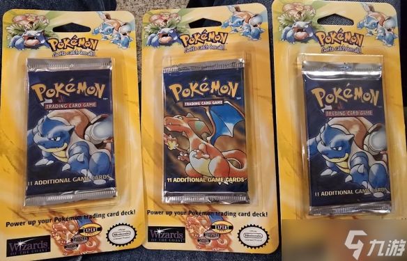 《宝可梦》粉丝重启时光胶囊惊现初代卡包 市值破万！