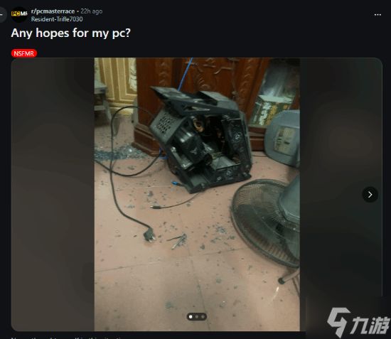 父亲醉酒施暴 儿子出手护母：电脑被砸毁引热议