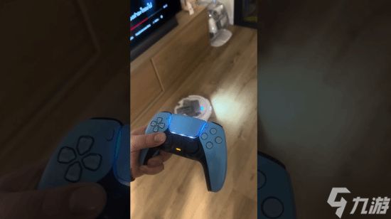 科技整活！PS5手柄直接操控大疆扫地机器人