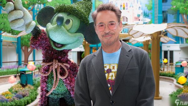 小罗伯特·唐尼在《复仇者联盟：末日》中饰演毁灭博士前，被任命为迪士尼“探险号”邮轮的教父。