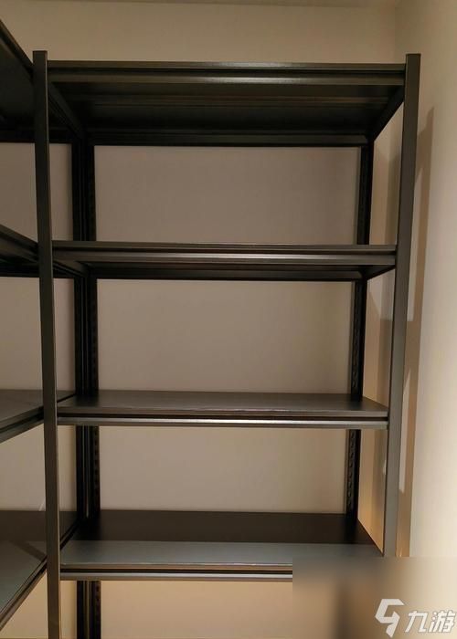 开启储藏室的正确方法是什么？