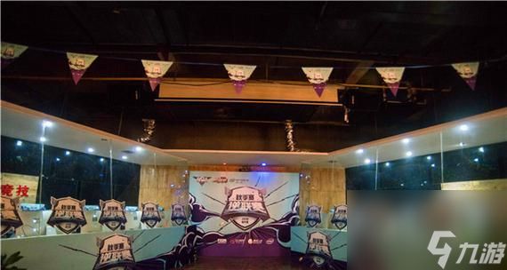 离开逆战主城队伍的步骤是什么？