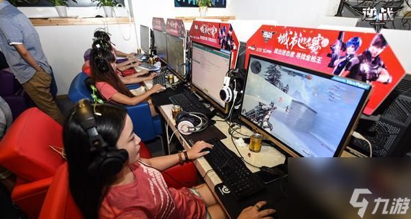 离开逆战主城队伍的步骤是什么？