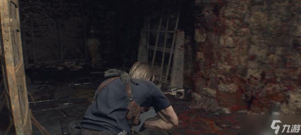 生化危机4重制版中过铁门的技巧是什么？