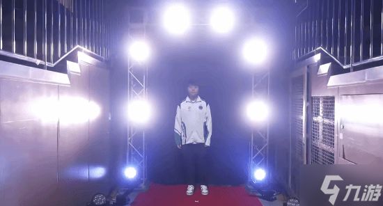 街霸6小孩比赛失利仍被围观 日本粉丝长队如长城