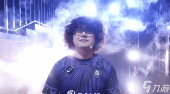 街霸6小孩比赛失利仍被围观 日本粉丝长队如长城