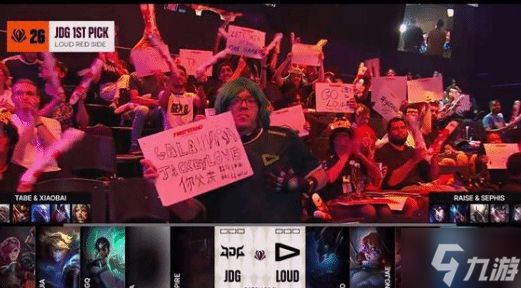 顶级乌龙！导播不懂中文误把Gala黑粉嘲讽当应援狂拍