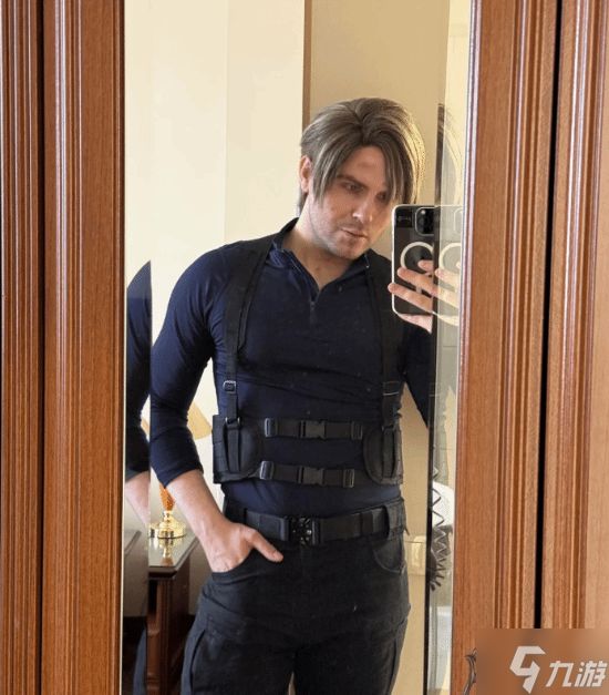 简直就是本人!国外大叔cos《生化危机9安魂曲》里昂堪称百分百还原