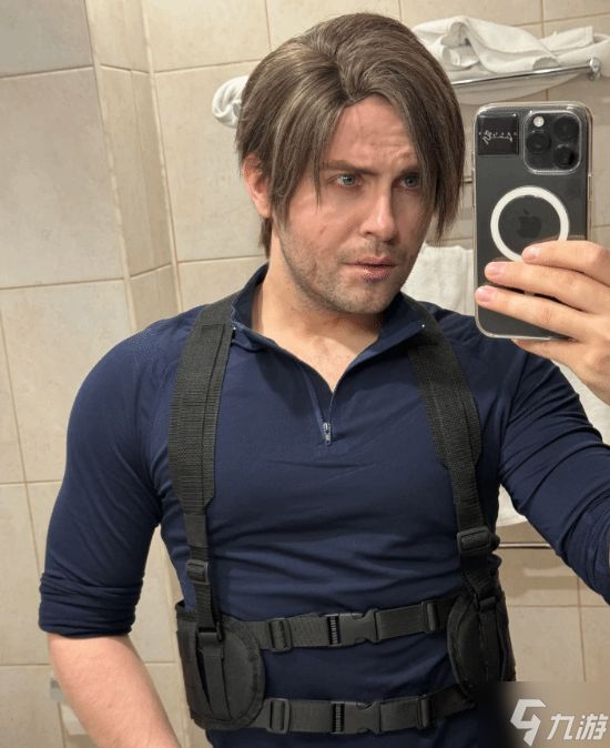 简直就是本人!国外大叔cos《生化危机9安魂曲》里昂堪称百分百还原