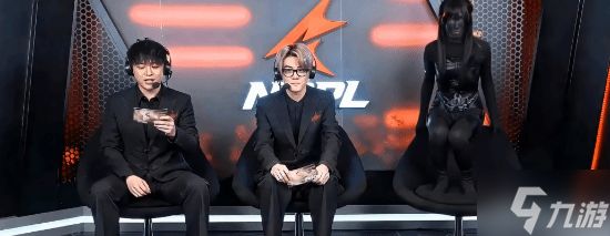 穿衣不自由！女解说被批裙子太短 全身涂黑上镜回击