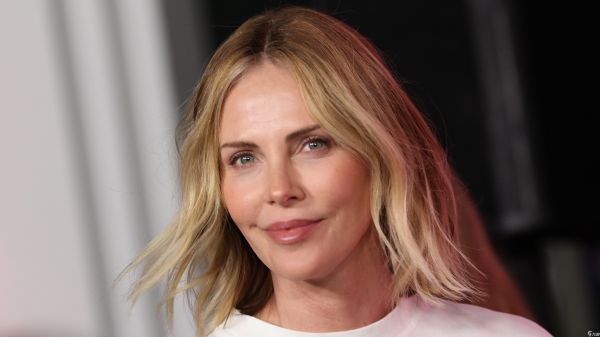 查理兹·塞隆评价提莫西·查拉梅（《DuneCrawl》主演）