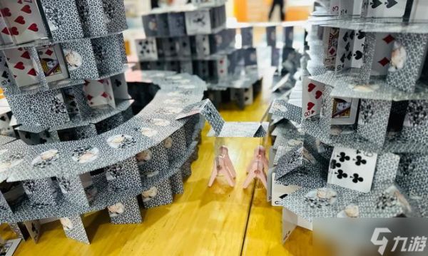 《堆纸牌》的艺术之美（探寻纸牌堆叠的技巧与精髓）