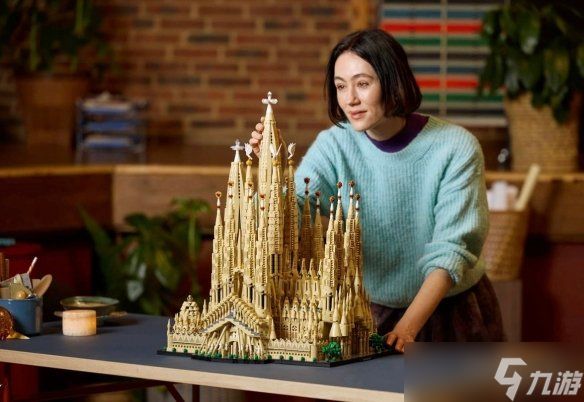 乐高史上最大套装发售！1.2万块积木带你拼出圣家堂