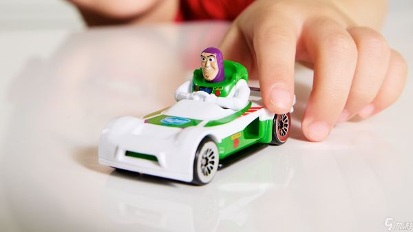 独家：以《蜘蛛侠：全新之日》和《玩具总动员 5》为灵感的 Hot Wheels Superstar Speeders 首度亮相