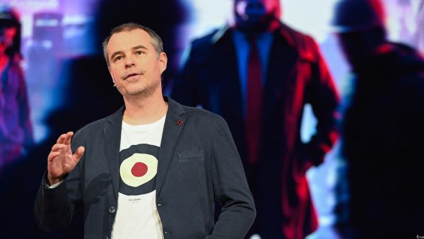 前 刺客信条4：黑旗 记忆重置、看门狗：军团 总监在离开 Ubisoft 数月后，将大规模游戏开发比作“应对从建筑工地掉落的燃烧桶”