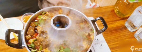 打造最强火锅店（以游戏为主的火锅店经营策略与创新）