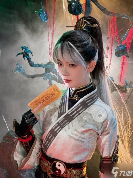 《和平精英》刺激之夜全明星cos 田曦薇陈瑶等出镜