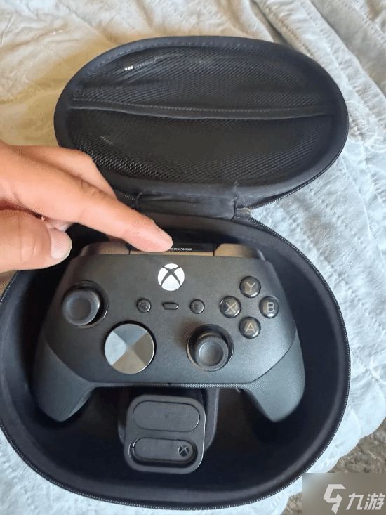 Xbox精英3手柄泄露照曝光 顶部嵌入微型屏幕